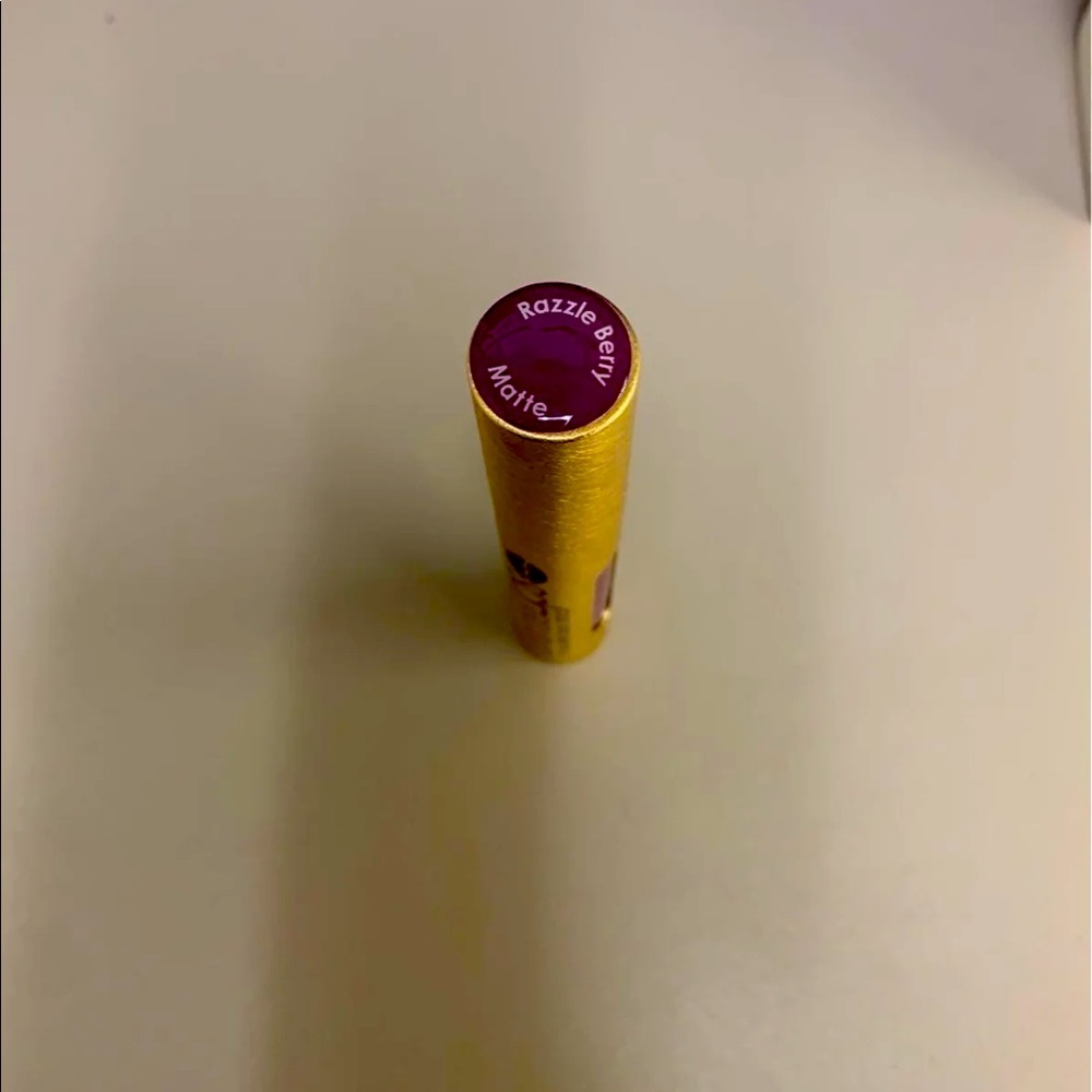GrandeLips - Picture 1 of 4